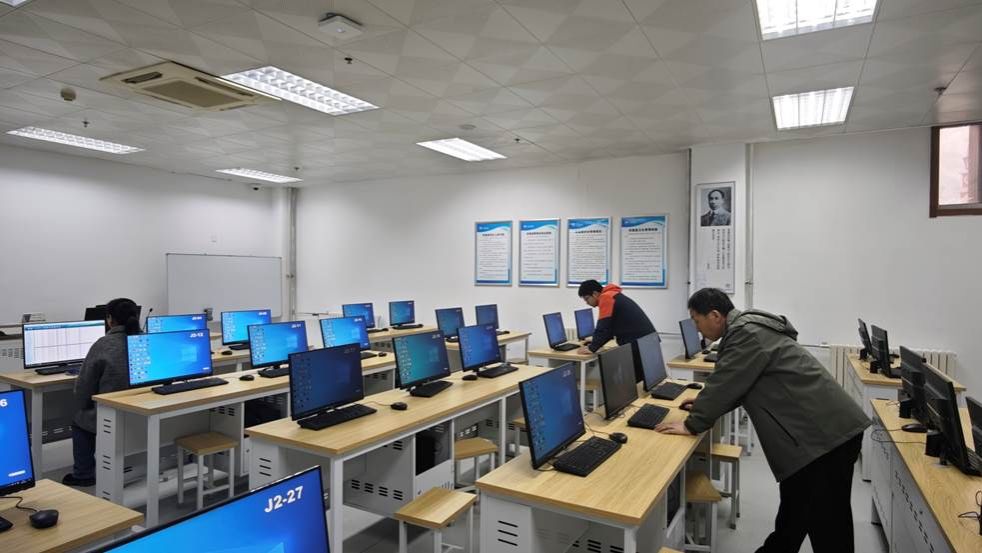 实验室管理中心组织开展2026年度春季学期开学前设备检修维护工作